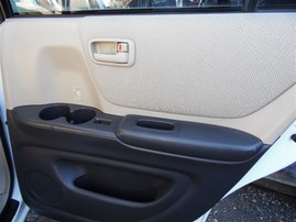 2003 Toyota Highlander White 3.0L AT 2WD #Z22078